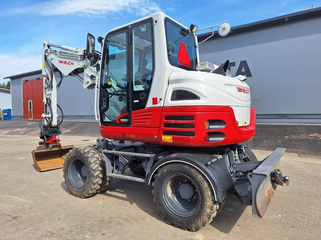 Takeuchi TB295W KÄRRY, PYÖRITTÄJÄ, 5-KAUHAA - Kolesové rýpadlo: obrázek 2 Takeuchi TB295W KÄRRY, PYÖRITTÄJÄ, 5-KAUHAA - Kolesové rýpadlo: obrázek 2