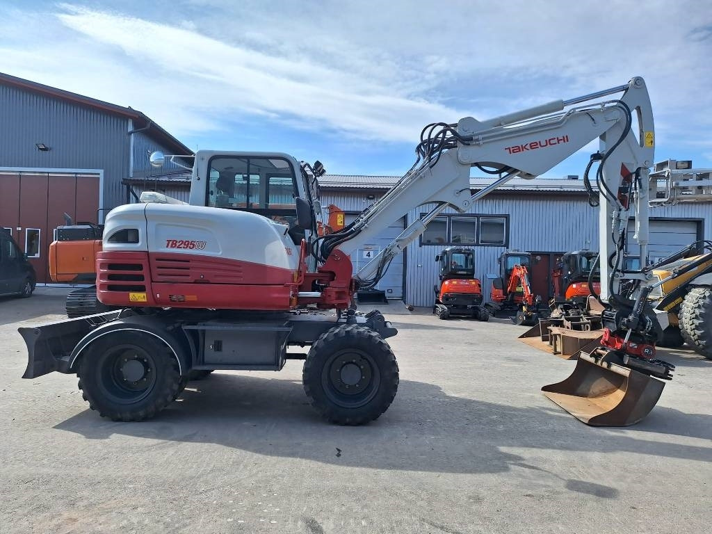 Takeuchi TB295W KÄRRY, PYÖRITTÄJÄ, 5-KAUHAA - Kolesové rýpadlo: obrázek 5 Takeuchi TB295W KÄRRY, PYÖRITTÄJÄ, 5-KAUHAA - Kolesové rýpadlo: obrázek 5