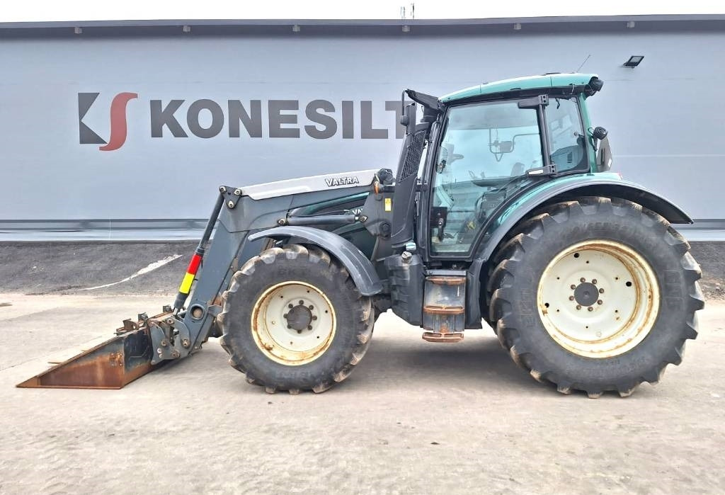 Valtra N174 VERSU ETUKUORMAAJALLA - Traktor: obrázek 1 Valtra N174 VERSU ETUKUORMAAJALLA - Traktor: obrázek 1