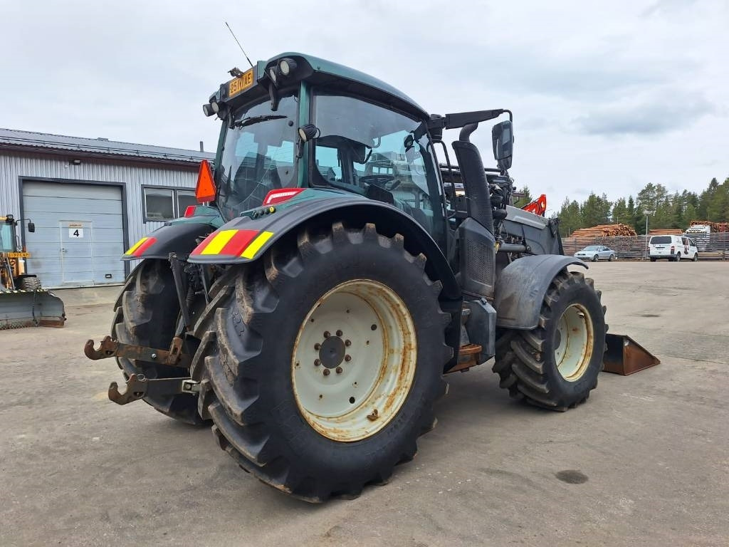 Valtra N174 VERSU ETUKUORMAAJALLA - Traktor: obrázek 4 Valtra N174 VERSU ETUKUORMAAJALLA - Traktor: obrázek 4