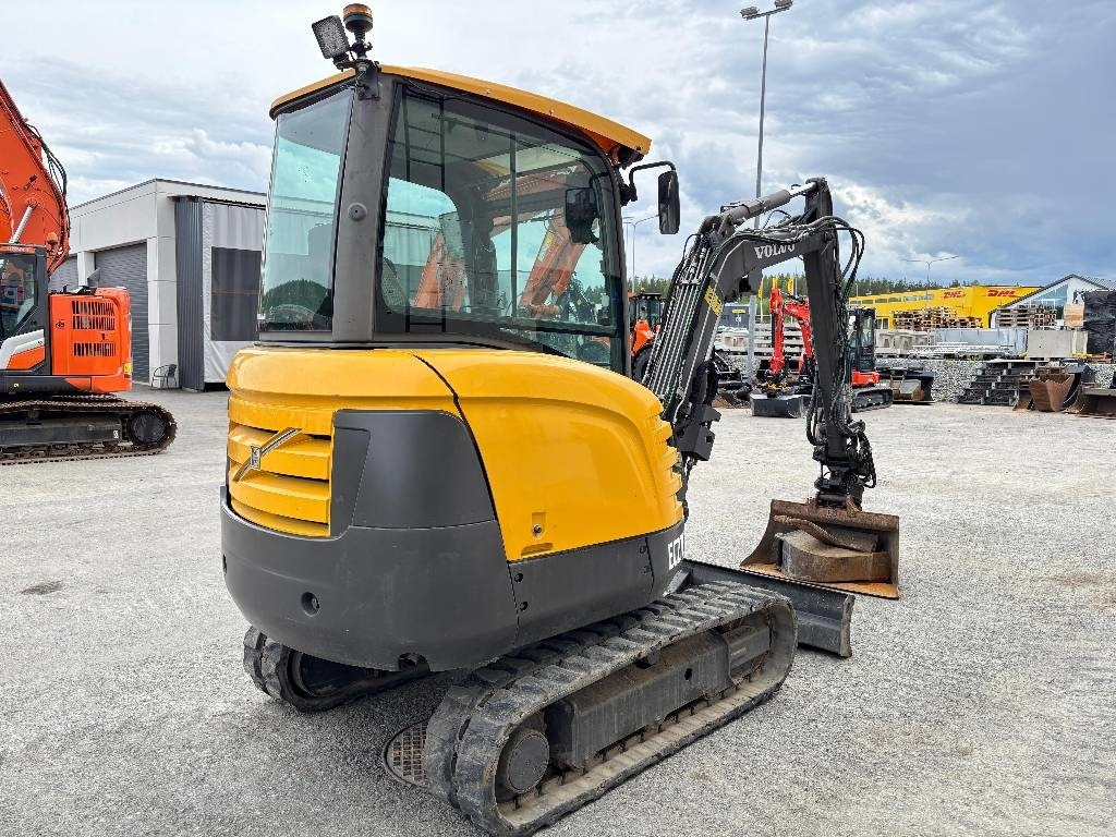 Volvo EC27C PYÖRITTÄJÄLLÄ - Mini rýpadlo: obrázek 4 Volvo EC27C PYÖRITTÄJÄLLÄ - Mini rýpadlo: obrázek 4