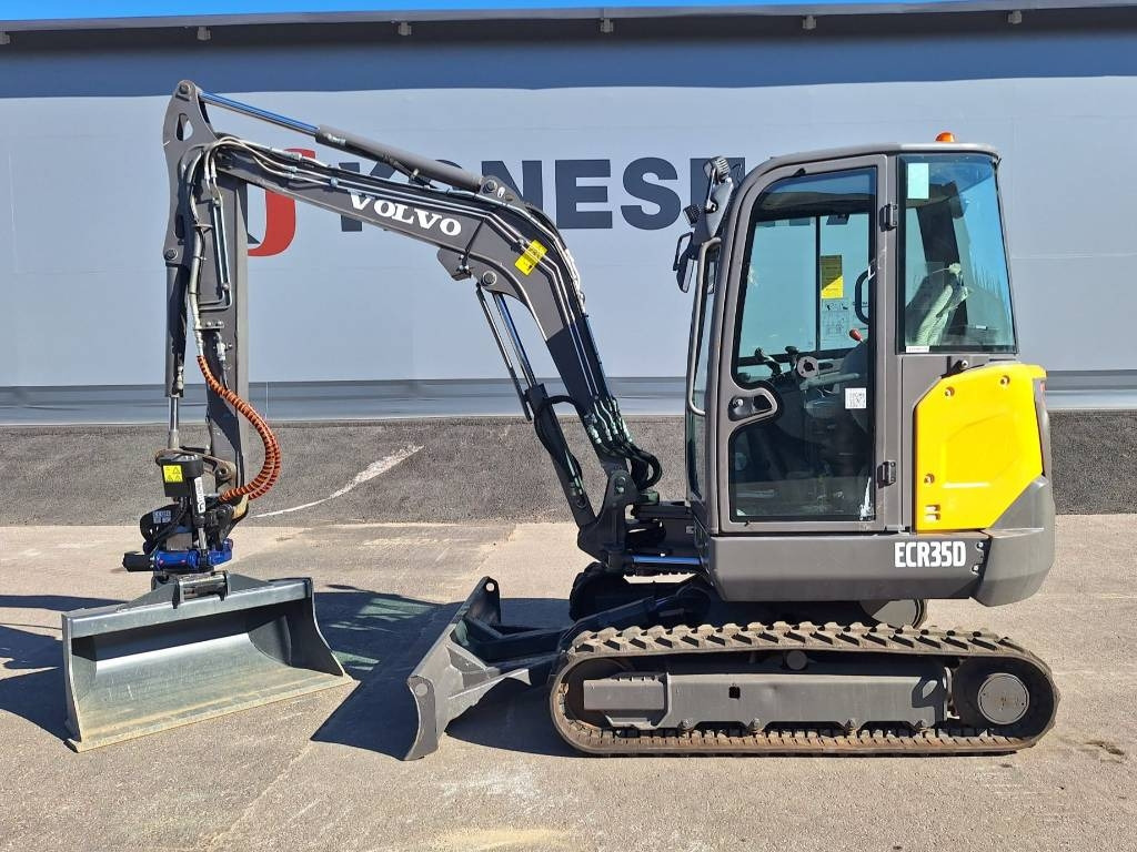 Volvo EC35D PYÖRITTÄJÄLLÄ - Mini rýpadlo: obrázek 1 Volvo EC35D PYÖRITTÄJÄLLÄ - Mini rýpadlo: obrázek 1