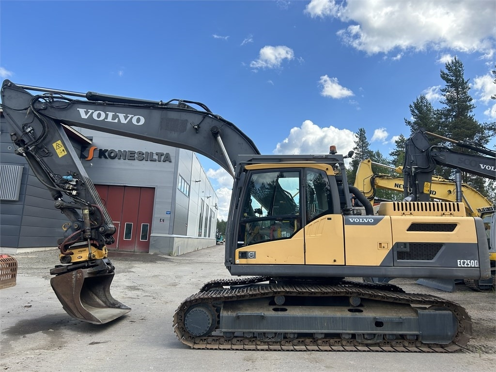 Volvo MYYTY! SOLD! EC250DNL PYÖRITTÄJÄLLÄ - Pásové rýpadlo: obrázek 1 Volvo MYYTY! SOLD! EC250DNL PYÖRITTÄJÄLLÄ - Pásové rýpadlo: obrázek 1