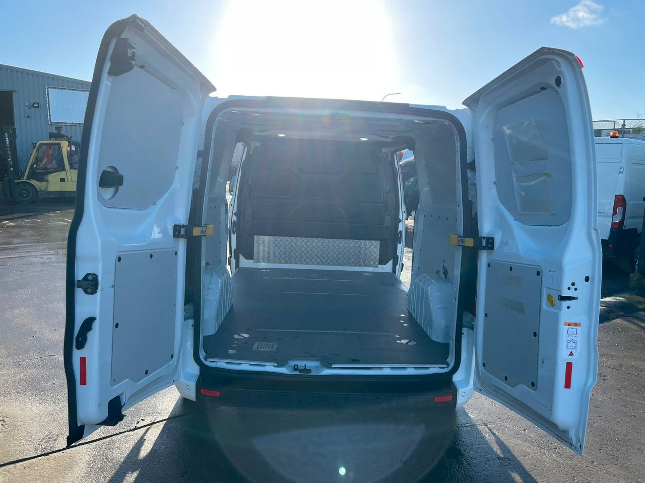 Malá dodávka Ford Transit Custom L2. Klima. Navi. Kamera. Tempomat: obrázek 6 Malá dodávka Ford Transit Custom L2. Klima. Navi. Kamera. Tempomat: obrázek 6