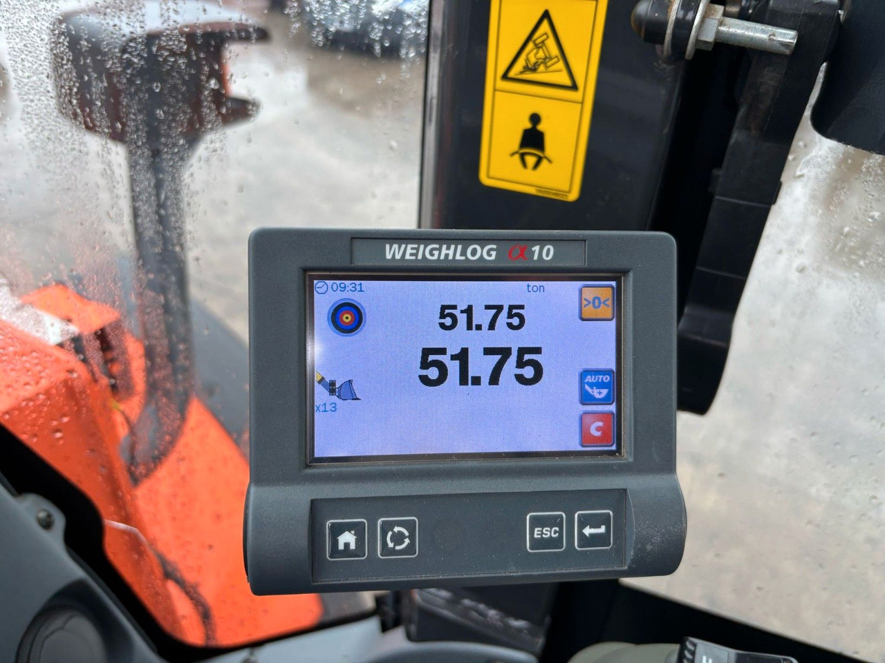 Kolový nakladač Hitachi ZW220-6. Hochkippschaufel. Wage.: obrázek 12