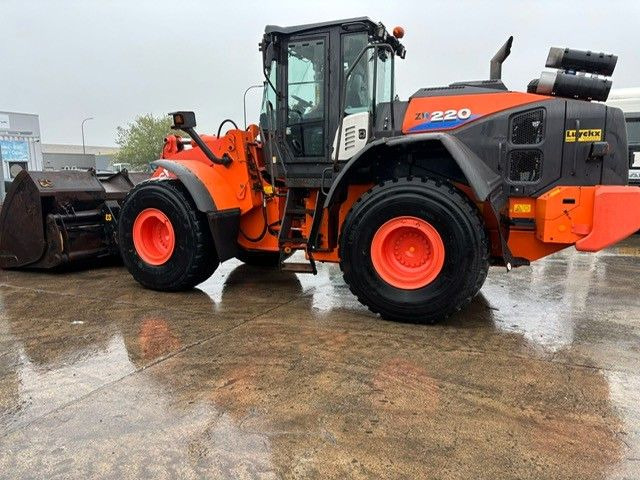 Hitachi ZW220-6. Hochkippschaufel. Wage. - Kolový nakladač: obrázek 2 Hitachi ZW220-6. Hochkippschaufel. Wage. - Kolový nakladač: obrázek 2