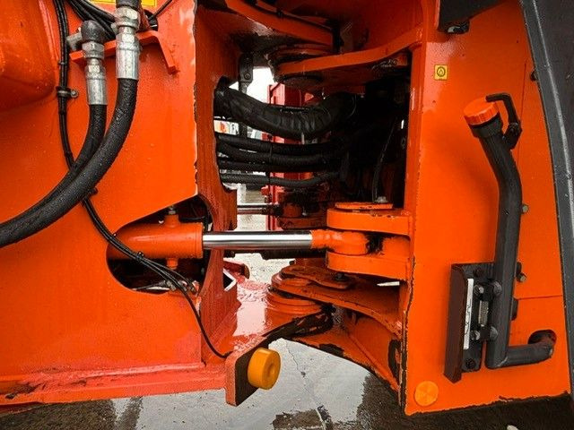 Kolový nakladač Hitachi ZW220-6. Hochkippschaufel. Wage.: obrázek 19