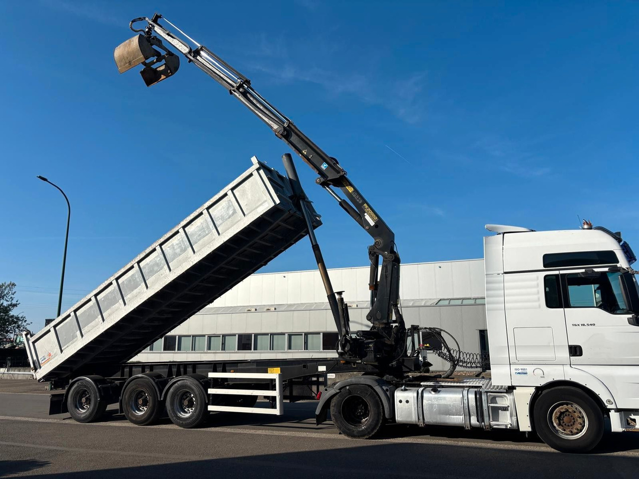 MAN TGX 18.540. Kipper + Kran PK20002. - Auto s hydraulickou rukou: obrázek 3 MAN TGX 18.540. Kipper + Kran PK20002. - Auto s hydraulickou rukou: obrázek 3