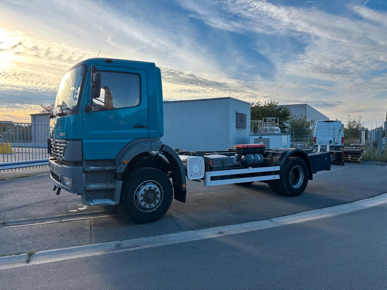 Mercedes-Benz Atego 1823. 6 Zylinder. - Podvozek s kabinou: obrázek 2 Mercedes-Benz Atego 1823. 6 Zylinder. - Podvozek s kabinou: obrázek 2
