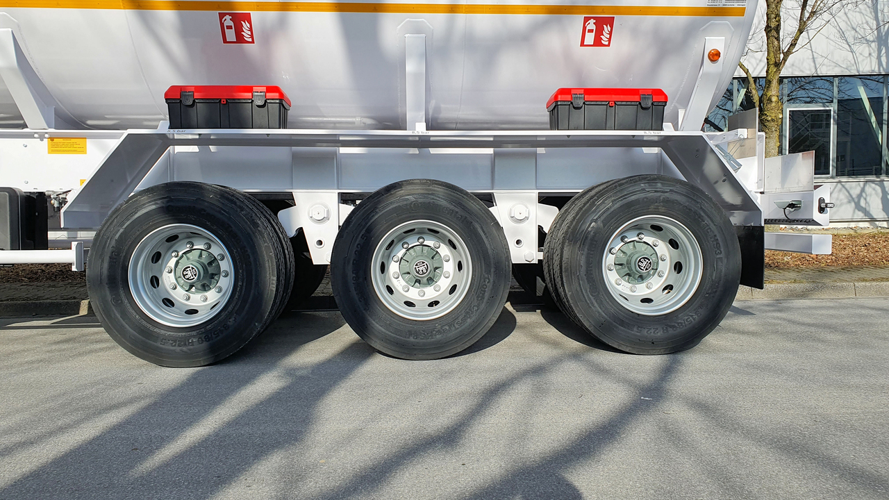 Sievering 40000 LITRE ADR FUEL TANK SEMI-TRAILER FOR MERCEDES ACTROS - Cisternový návěs: obrázek 4 Sievering 40000 LITRE ADR FUEL TANK SEMI-TRAILER FOR MERCEDES ACTROS - Cisternový návěs: obrázek 4