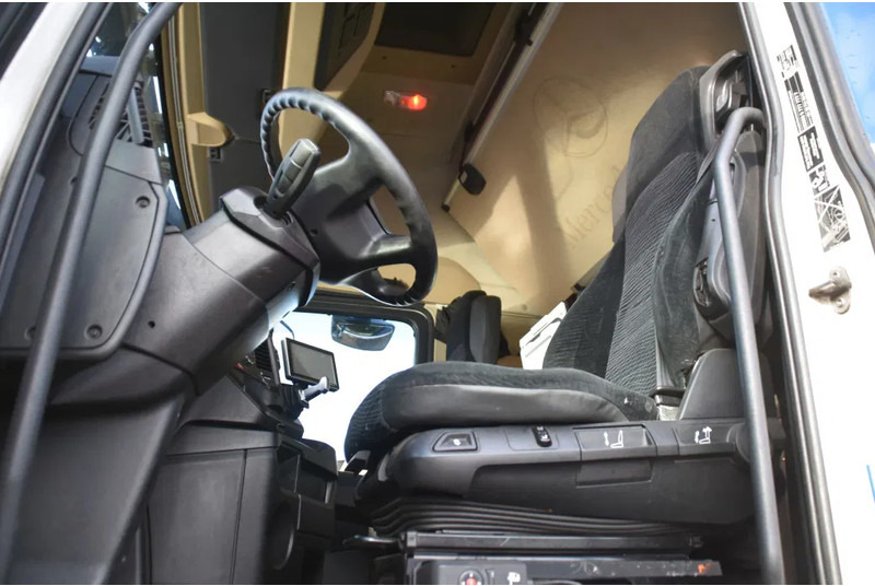 Mercedes-Benz Actros 2548 6x2/4 - EURO 6 - AIRCO - CAB HEATER - 2 BEDS - DIFF. LOCK - GOOD CONDITION - - Tahač: obrázek 4 Mercedes-Benz Actros 2548 6x2/4 - EURO 6 - AIRCO - CAB HEATER - 2 BEDS - DIFF. LOCK - GOOD CONDITION - - Tahač: obrázek 4