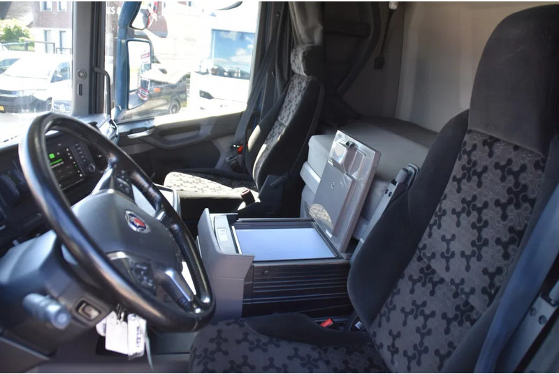 Scania R450 NGS 4x2 - RETARDER - 455 TKM - HYDRAULIC SYSTEM - ACC - NAVI - DIFF. LOCK - EXCELLENT CONDITION - - Tahač: obrázek 5 Scania R450 NGS 4x2 - RETARDER - 455 TKM - HYDRAULIC SYSTEM - ACC - NAVI - DIFF. LOCK - EXCELLENT CONDITION - - Tahač: obrázek 5