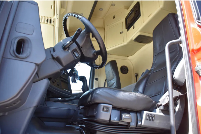 Scania R500 V8 TL 6x2/4 - EURO 5 - MANUAL - RETARDER - LEATHER SEATS - 2 x FUEL TANKS - XENON - - Tahač: obrázek 5 Scania R500 V8 TL 6x2/4 - EURO 5 - MANUAL - RETARDER - LEATHER SEATS - 2 x FUEL TANKS - XENON - - Tahač: obrázek 5