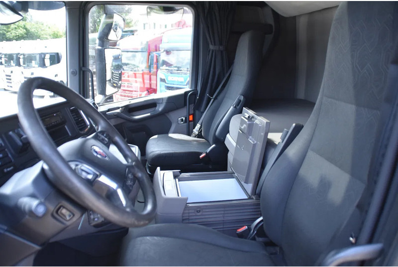 Scania S450 NGS 4x2NB - RETARDER - 746 TKM - FULL AIR - AIRCO - 2 x FUEL TANKS - TOP CONDITION - - Tahač: obrázek 5 Scania S450 NGS 4x2NB - RETARDER - 746 TKM - FULL AIR - AIRCO - 2 x FUEL TANKS - TOP CONDITION - - Tahač: obrázek 5