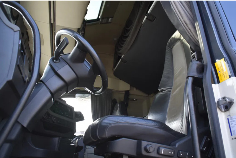 Volvo FH 16.750 Globetrotter XL 6x2 - RETARDER - FULL AIR - PARK. AIRCO - DYNAMIC STEERING - SLIDING FIFTH WHEEL - ALCOA'S - TOP CONDI - Tahač: obrázek 4 Volvo FH 16.750 Globetrotter XL 6x2 - RETARDER - FULL AIR - PARK. AIRCO - DYNAMIC STEERING - SLIDING FIFTH WHEEL - ALCOA'S - TOP CONDI - Tahač: obrázek 4
