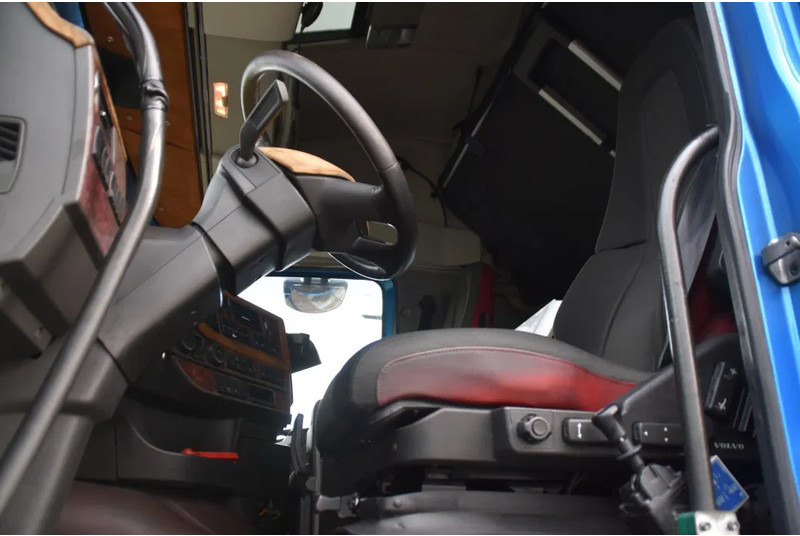 Volvo FH 540 Globe 6x2/4 - 633 TKM - HYDRAULICS - PTO - 2 BEDS - XENON - GOOD CONDITION - - Tahač: obrázek 4 Volvo FH 540 Globe 6x2/4 - 633 TKM - HYDRAULICS - PTO - 2 BEDS - XENON - GOOD CONDITION - - Tahač: obrázek 4