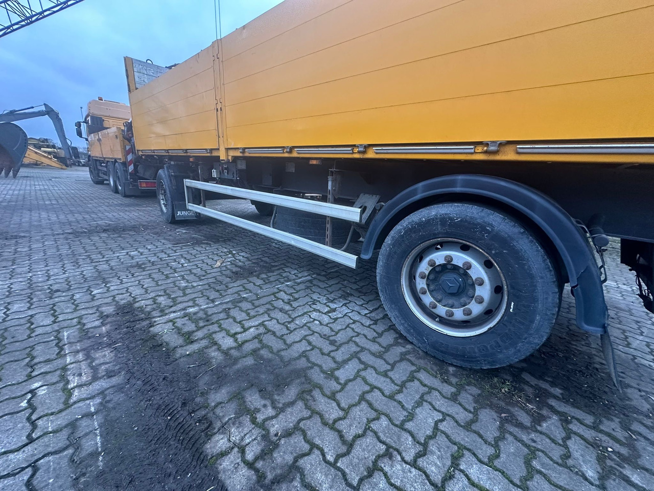 Hákový nosič kontejnerů, Auto s hydraulickou rukou IVECO STRALIS 420 truck open box with TEREX loading crane 290.2E-A3: obrázek 6