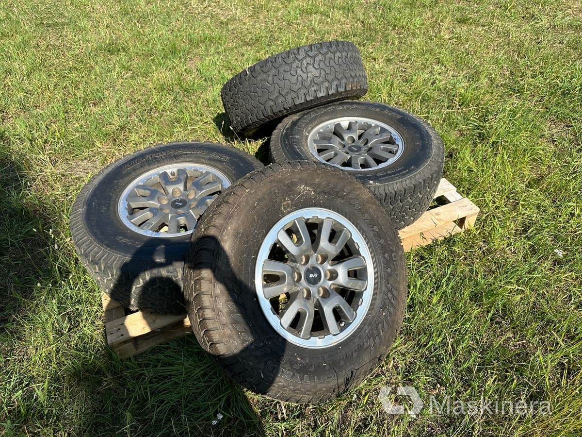 4st SVT Lightning fälgar med däck till Ford Raptor - Pneumatiky a ráfky pro Pick-up: obrázek 2 4st SVT Lightning fälgar med däck till Ford Raptor - Pneumatiky a ráfky pro Pick-up: obrázek 2