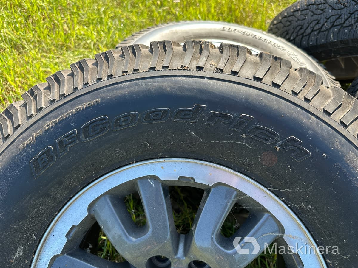4st SVT Lightning fälgar med däck till Ford Raptor - Pneumatiky a ráfky pro Pick-up: obrázek 5 4st SVT Lightning fälgar med däck till Ford Raptor - Pneumatiky a ráfky pro Pick-up: obrázek 5