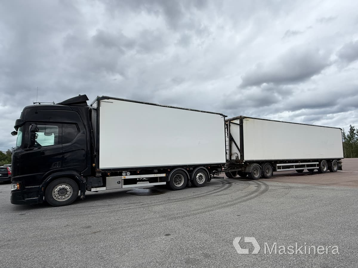 Flisekipage Scania R450 - Eksjövagnen FS 18-20 - Skříňový nákladní auto: obrázek 1 Flisekipage Scania R450 - Eksjövagnen FS 18-20 - Skříňový nákladní auto: obrázek 1