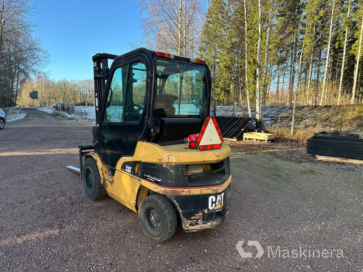 Gaffeltruck Caterpillar DP30N - Dieselový vysokozdvižný vozík: obrázek 3 Gaffeltruck Caterpillar DP30N - Dieselový vysokozdvižný vozík: obrázek 3