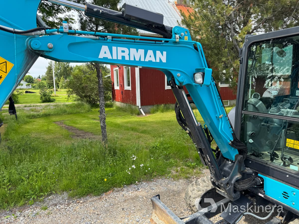 Pásové rýpadlo Grävmaskin Airman AX33u-7 med tillbehör: obrázek 48