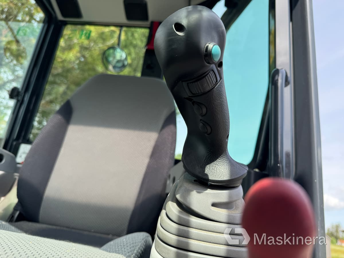 Pásové rýpadlo Grävmaskin Airman AX33u-7 med tillbehör: obrázek 24