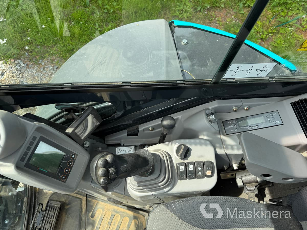 Pásové rýpadlo Grävmaskin Airman AX33u-7 med tillbehör: obrázek 17