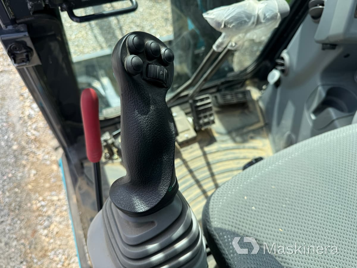 Pásové rýpadlo Grävmaskin Airman AX33u-7 med tillbehör: obrázek 23
