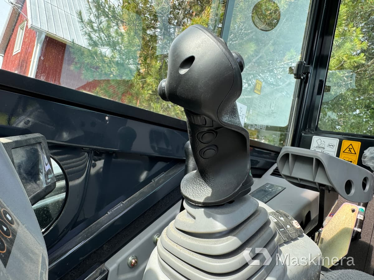 Pásové rýpadlo Grävmaskin Airman AX33u-7 med tillbehör: obrázek 21