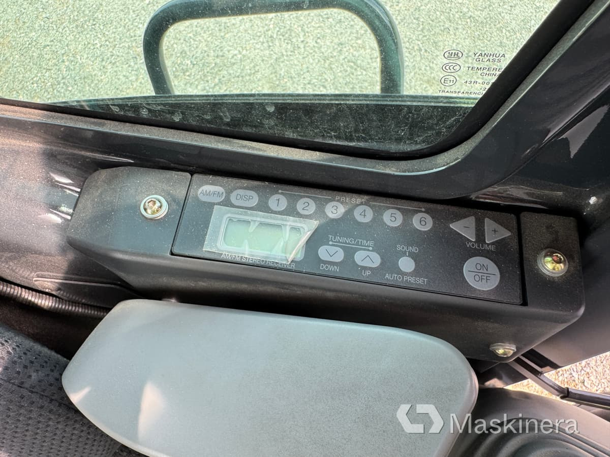 Pásové rýpadlo Grävmaskin Airman AX33u-7 med tillbehör: obrázek 25