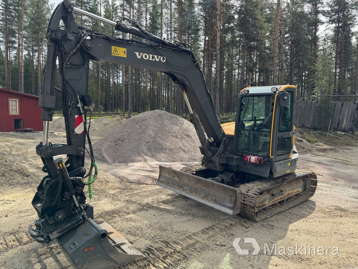 Grävmaskin Volvo ECR88D med tillbehör - Pásové rýpadlo: obrázek 1 Grävmaskin Volvo ECR88D med tillbehör - Pásové rýpadlo: obrázek 1