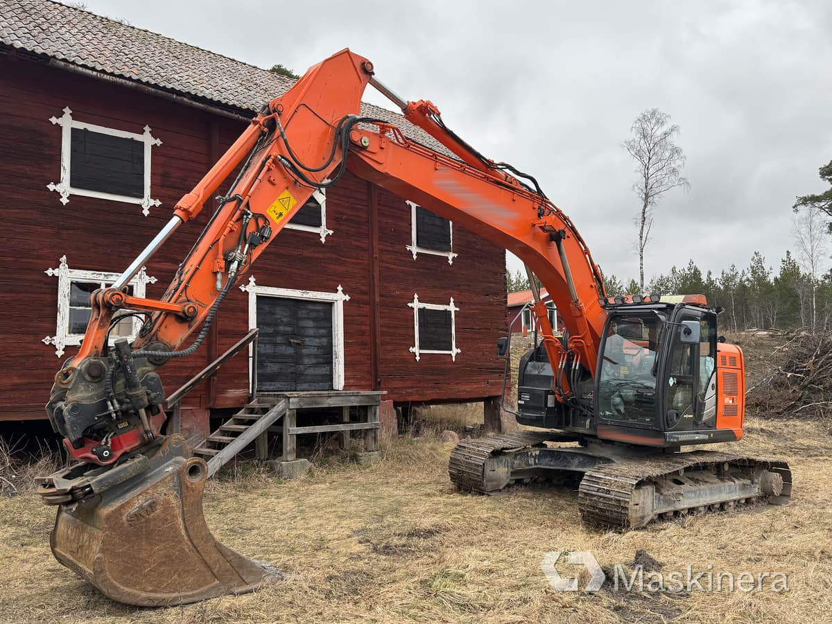 Pásové rýpadlo Grävmaskin Hitachi ZX225USLC-5B med redskap: obrázek 1