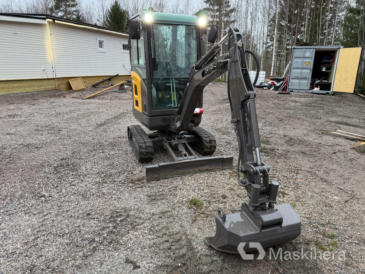 Grävmaskin Volvo EC18C med redskap - Pásové rýpadlo: obrázek 2 Grävmaskin Volvo EC18C med redskap - Pásové rýpadlo: obrázek 2