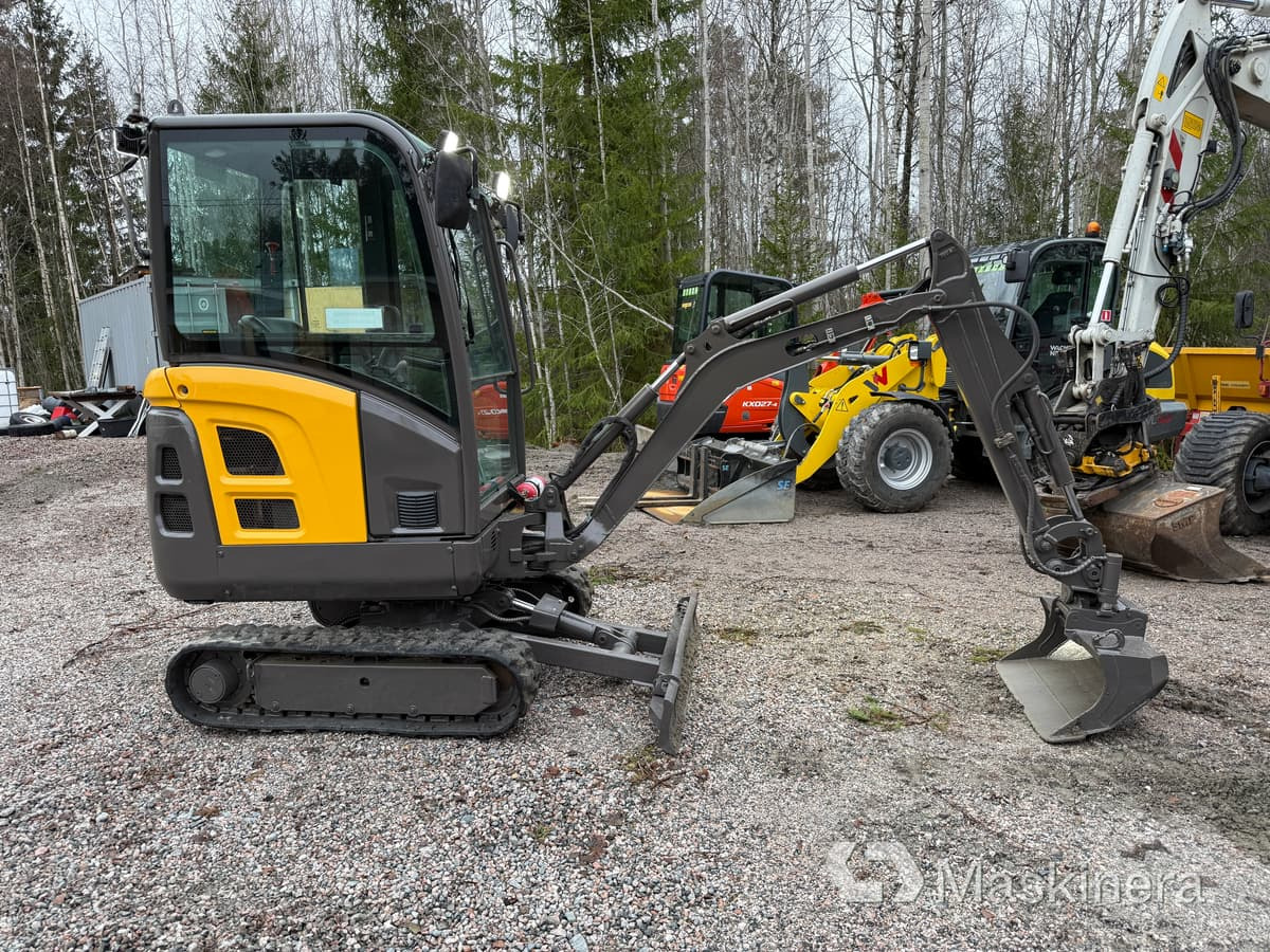 Grävmaskin Volvo EC18C med redskap - Pásové rýpadlo: obrázek 4 Grävmaskin Volvo EC18C med redskap - Pásové rýpadlo: obrázek 4
