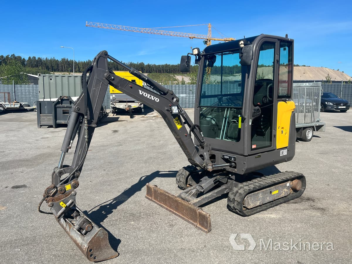 Grävmaskin Volvo EC18D med maskintrailer och redskap - Pásové rýpadlo: obrázek 2 Grävmaskin Volvo EC18D med maskintrailer och redskap - Pásové rýpadlo: obrázek 2