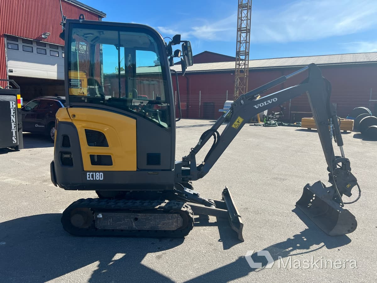 Grävmaskin Volvo EC18D med maskintrailer och redskap - Pásové rýpadlo: obrázek 5 Grävmaskin Volvo EC18D med maskintrailer och redskap - Pásové rýpadlo: obrázek 5