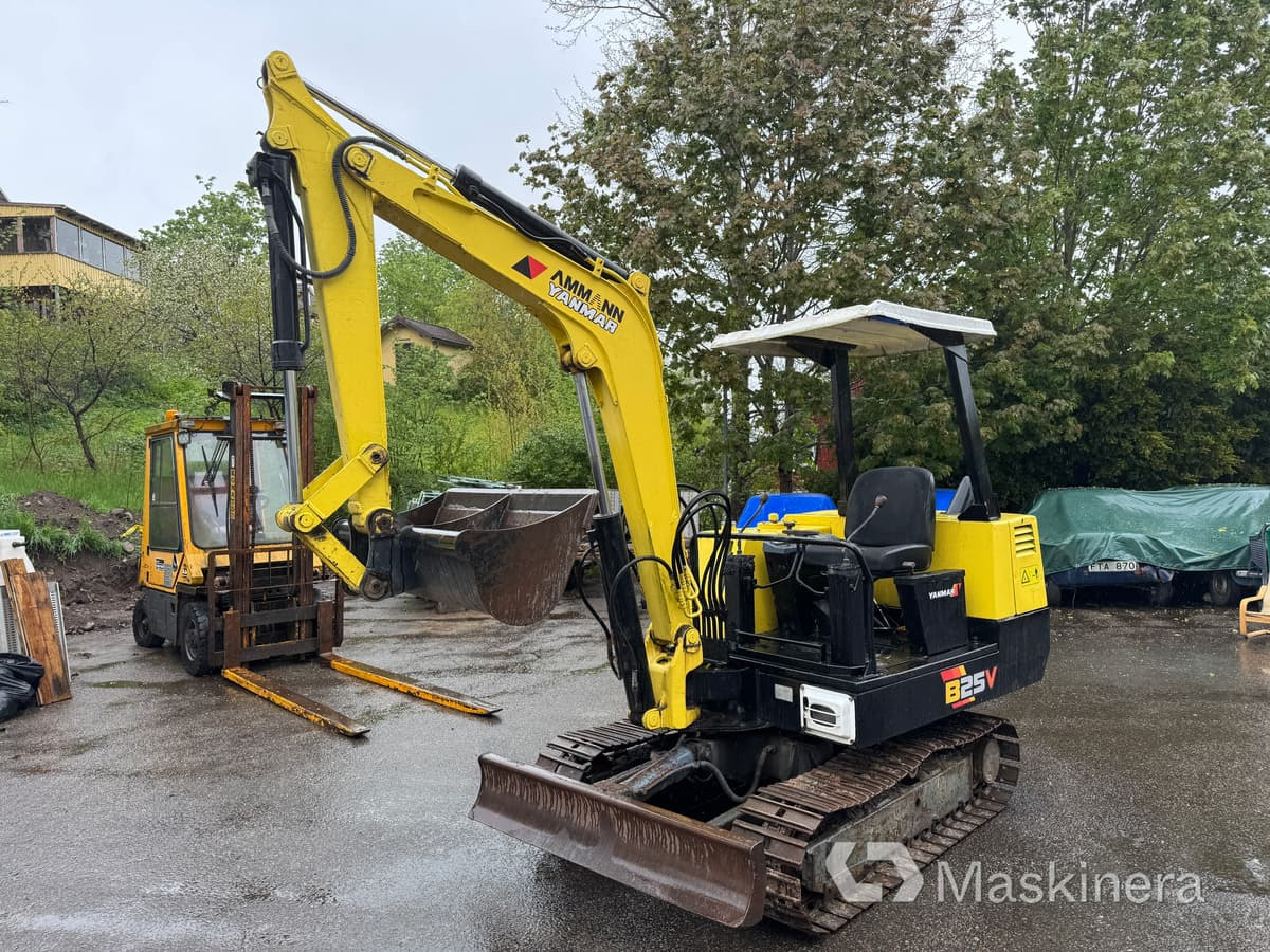 Grävmaskin Yanmar B25V med redskap & transportsläp - Pásové rýpadlo: obrázek 1 Grävmaskin Yanmar B25V med redskap & transportsläp - Pásové rýpadlo: obrázek 1