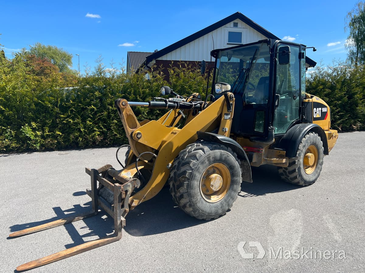 Kolový nakladač Hjullastare CAT 906M med redskap: obrázek 1