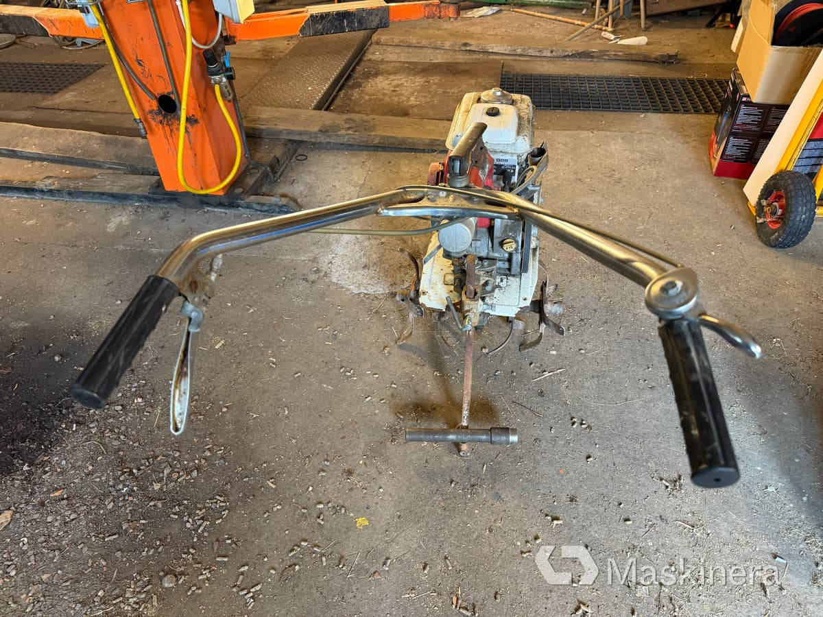 Jordfräs Honda F28C (Rep.objekt) - Jednoosý traktor: obrázek 4 Jordfräs Honda F28C (Rep.objekt) - Jednoosý traktor: obrázek 4