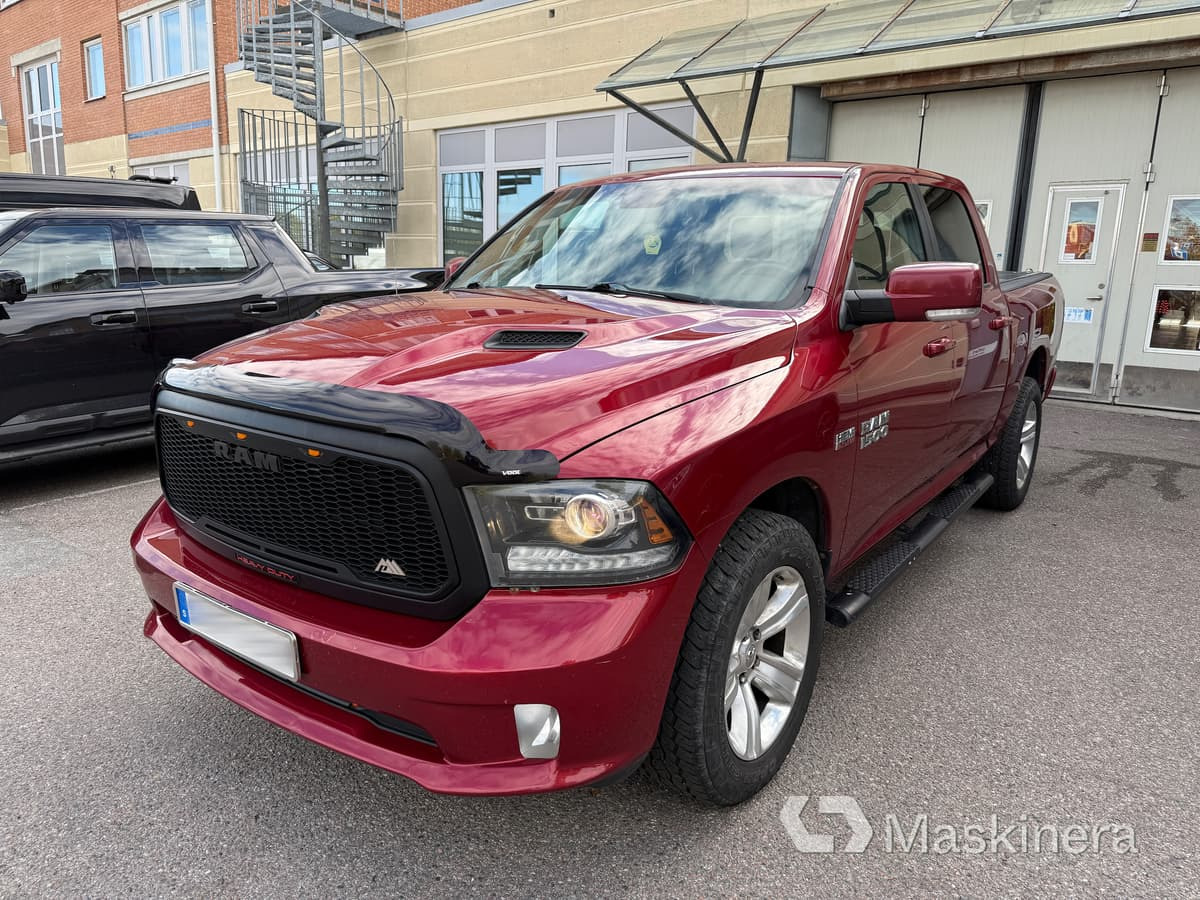 Pickup Dodge Ram 1500 Crew Cab 5.7L V8 HEMI - Malá dodávka: obrázek 1 Pickup Dodge Ram 1500 Crew Cab 5.7L V8 HEMI - Malá dodávka: obrázek 1