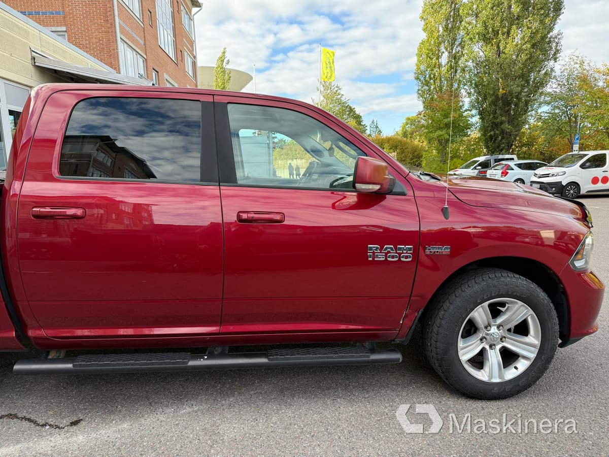 Pickup Dodge Ram 1500 Crew Cab 5.7L V8 HEMI - Malá dodávka: obrázek 4 Pickup Dodge Ram 1500 Crew Cab 5.7L V8 HEMI - Malá dodávka: obrázek 4