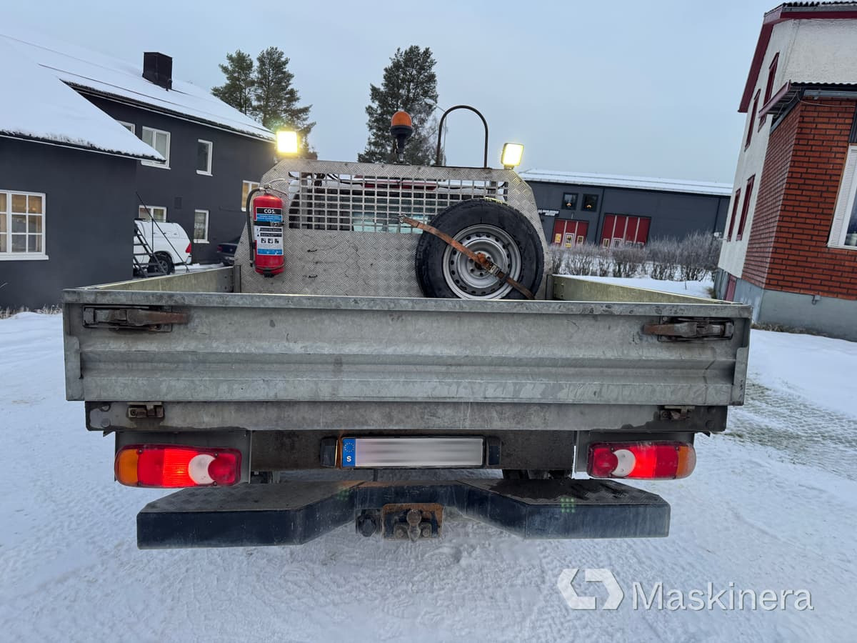 Pickup Nissan Navara med flak - Malá dodávka: obrázek 4 Pickup Nissan Navara med flak - Malá dodávka: obrázek 4