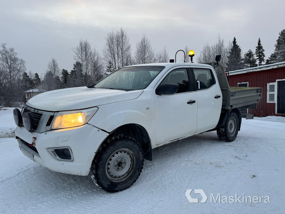 Pickup Nissan Navara med flak - Malá dodávka: obrázek 1 Pickup Nissan Navara med flak - Malá dodávka: obrázek 1