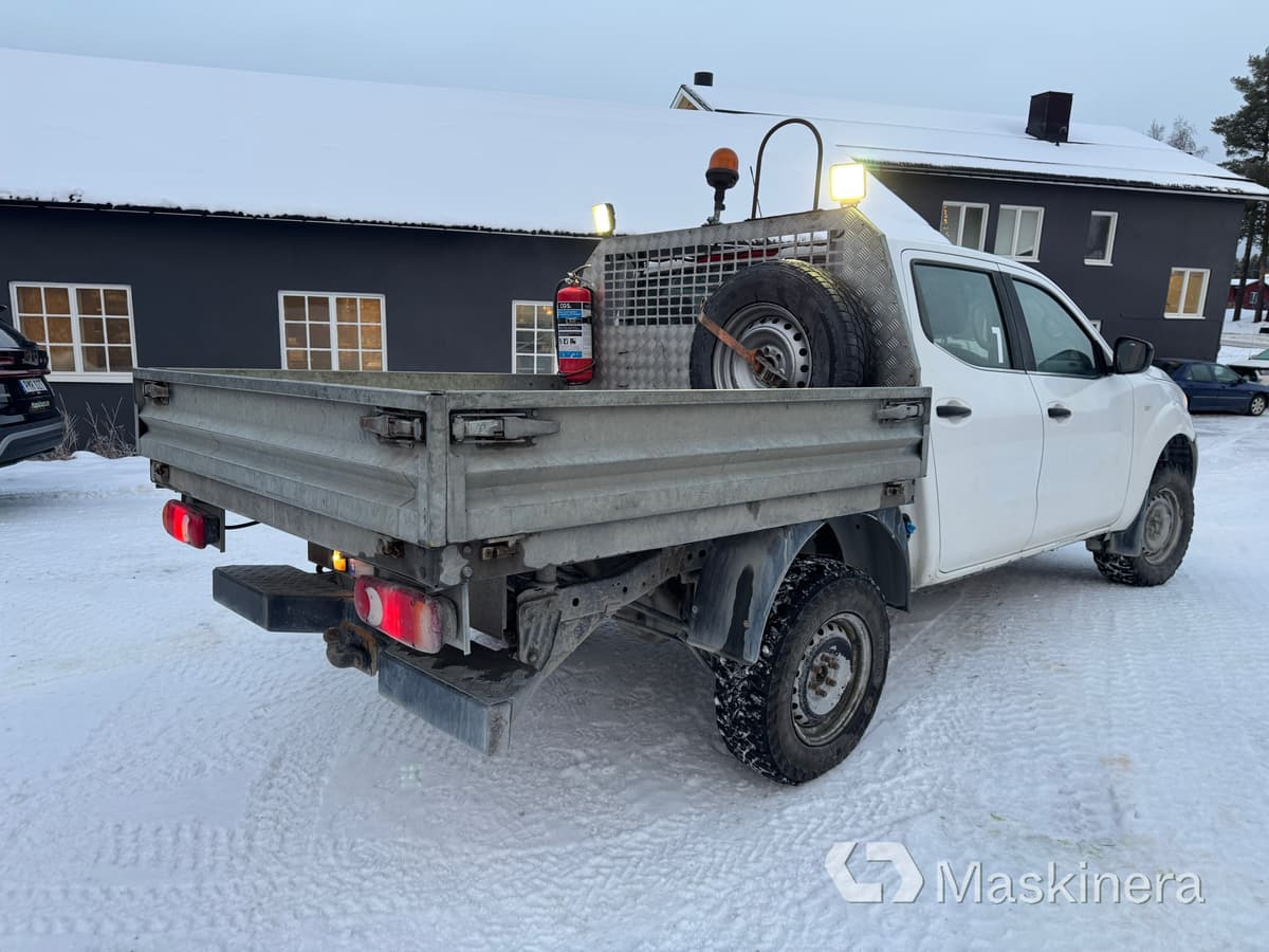 Pickup Nissan Navara med flak - Malá dodávka: obrázek 5 Pickup Nissan Navara med flak - Malá dodávka: obrázek 5