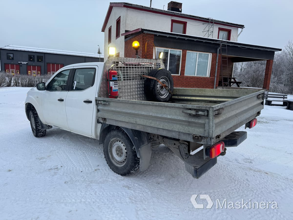 Pickup Nissan Navara med flak - Malá dodávka: obrázek 3 Pickup Nissan Navara med flak - Malá dodávka: obrázek 3