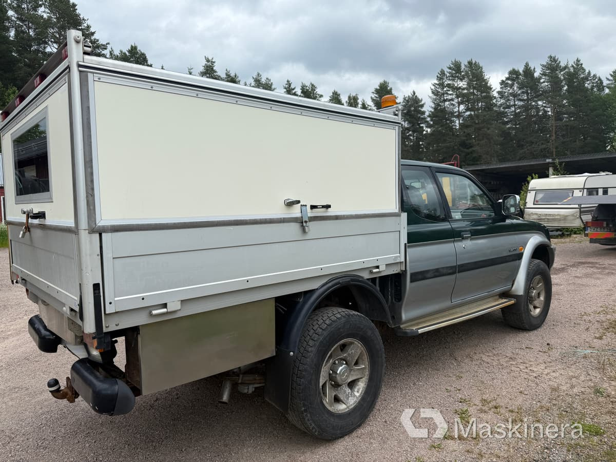 Pickup med skåp Mitsubishi L200 Club Cab 2.5 4x4 - Malá dodávka: obrázek 5 Pickup med skåp Mitsubishi L200 Club Cab 2.5 4x4 - Malá dodávka: obrázek 5