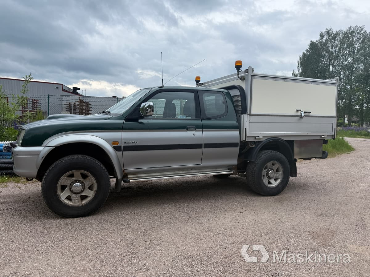 Pickup med skåp Mitsubishi L200 Club Cab 2.5 4x4 - Malá dodávka: obrázek 1 Pickup med skåp Mitsubishi L200 Club Cab 2.5 4x4 - Malá dodávka: obrázek 1