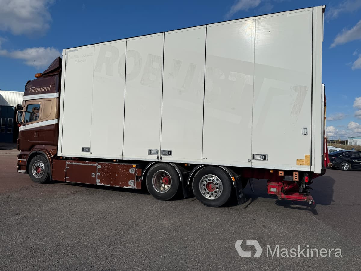 Scania R560 Skåpbil Scania R560 - Skříňový nákladní auto: obrázek 2 Scania R560 Skåpbil Scania R560 - Skříňový nákladní auto: obrázek 2