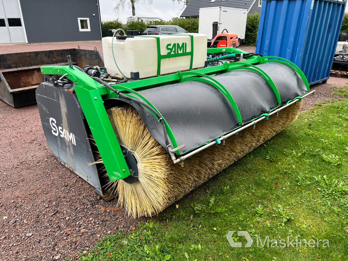 Sopskopa Sami K2500 med bevattning - Zametací vůz: obrázek 3 Sopskopa Sami K2500 med bevattning - Zametací vůz: obrázek 3